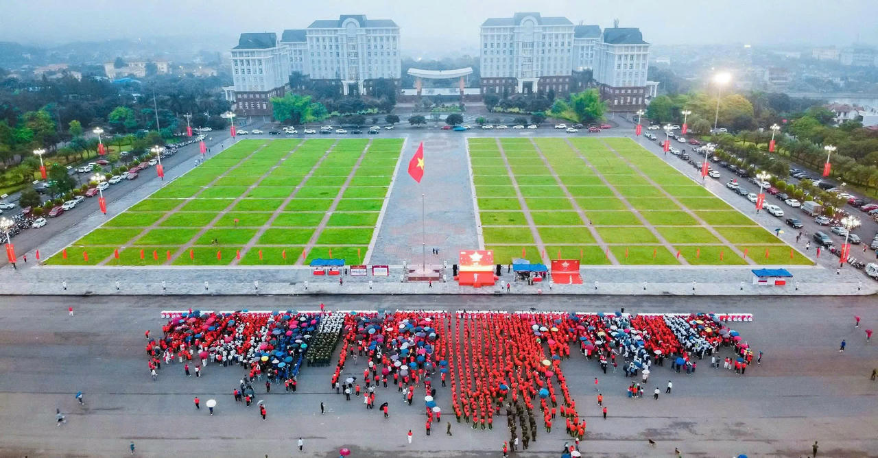 Sự kiện diễn ra đồng loạt tại Quảng trường Nhân dân tỉnh Lai Châu và 35/38 xã, phường của tỉnh. 