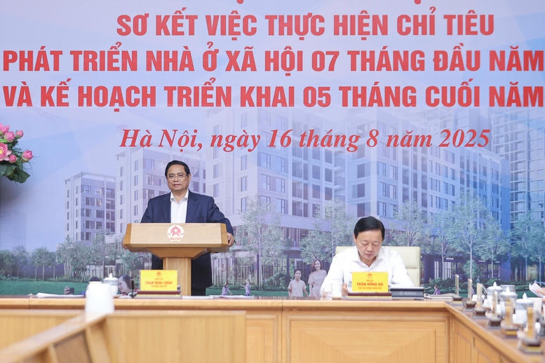 Thủ tướng nhấn mạnh, đưa chỉ tiêu phát triển nhà ở xã hội vào chỉ tiêu phát triển kinh tế - xã hội của các bộ ngành, địa phương, đây là chỉ tiêu khó nhưng khó mấy cũng phải làm - Ảnh: VGP/Nhật Bắc