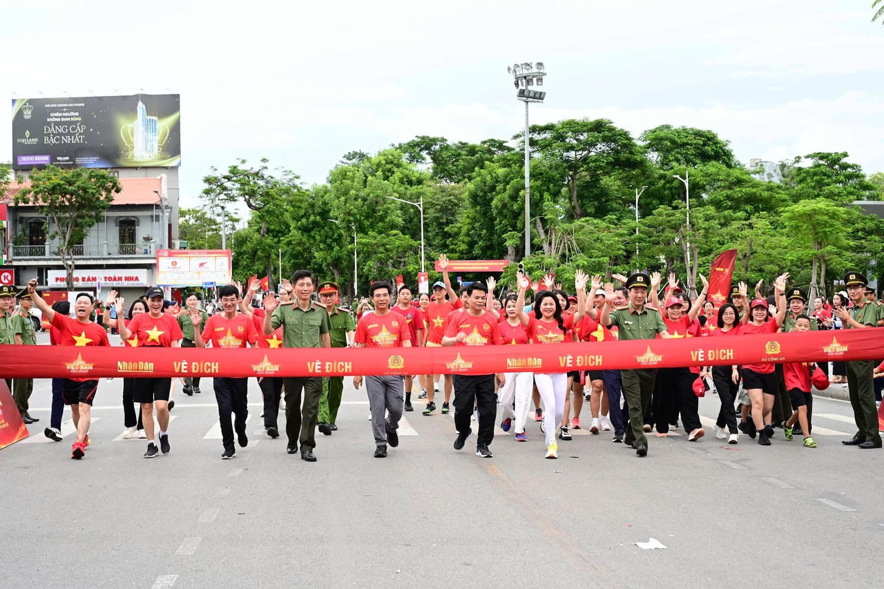 Chương trình đã  nhận được sự tham gia nhiệt tình của đông đảo người dân, lan toả hoạt động đi bộ, cùng lan tỏa tinh thần đoàn kết và khát vọng vươn lên của một dân tộc đang chuyển mình mạnh mẽ trong kỷ nguyên mới.