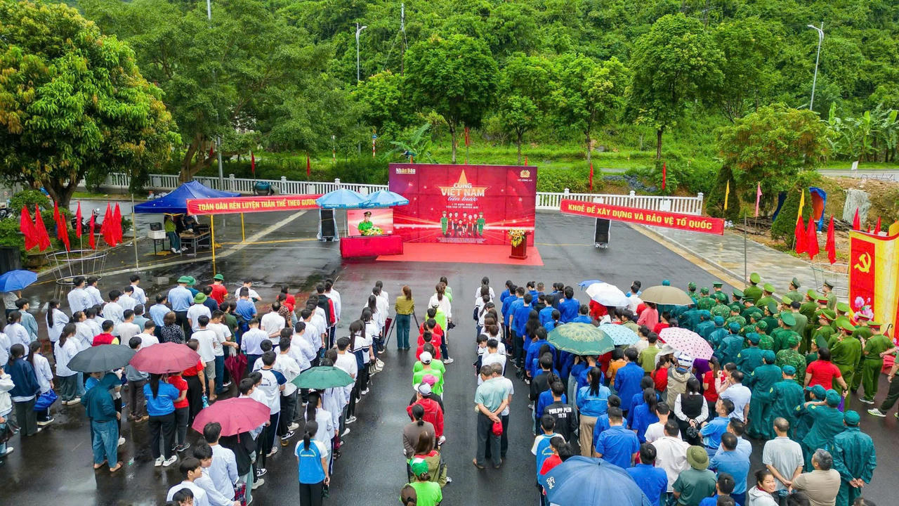 Tại xã Mường khương: Hơn 300 người tham gia chương trình “Cùng Việt Nam tiến bước”