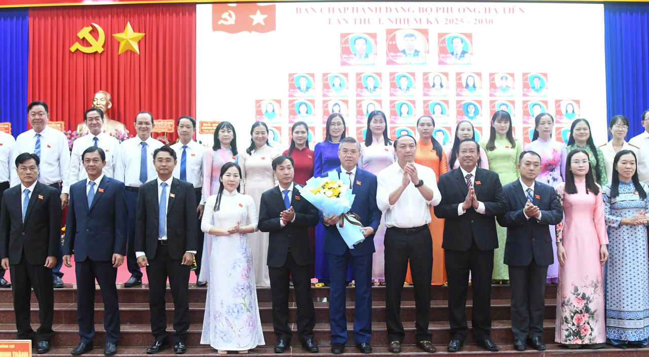  Ban Chấp hành phường Hà Tiên nhiệm kỳ 2025 - 2030 ra mắt Đại hội.