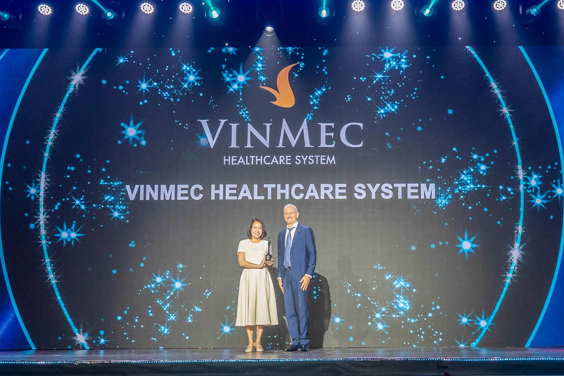 Đại diện Hệ thống Y tế Vinmec nhận giải thưởng Nơi làm việc tốt nhất châu Á tại Lễ trao giải HR Asia Awards 2025.