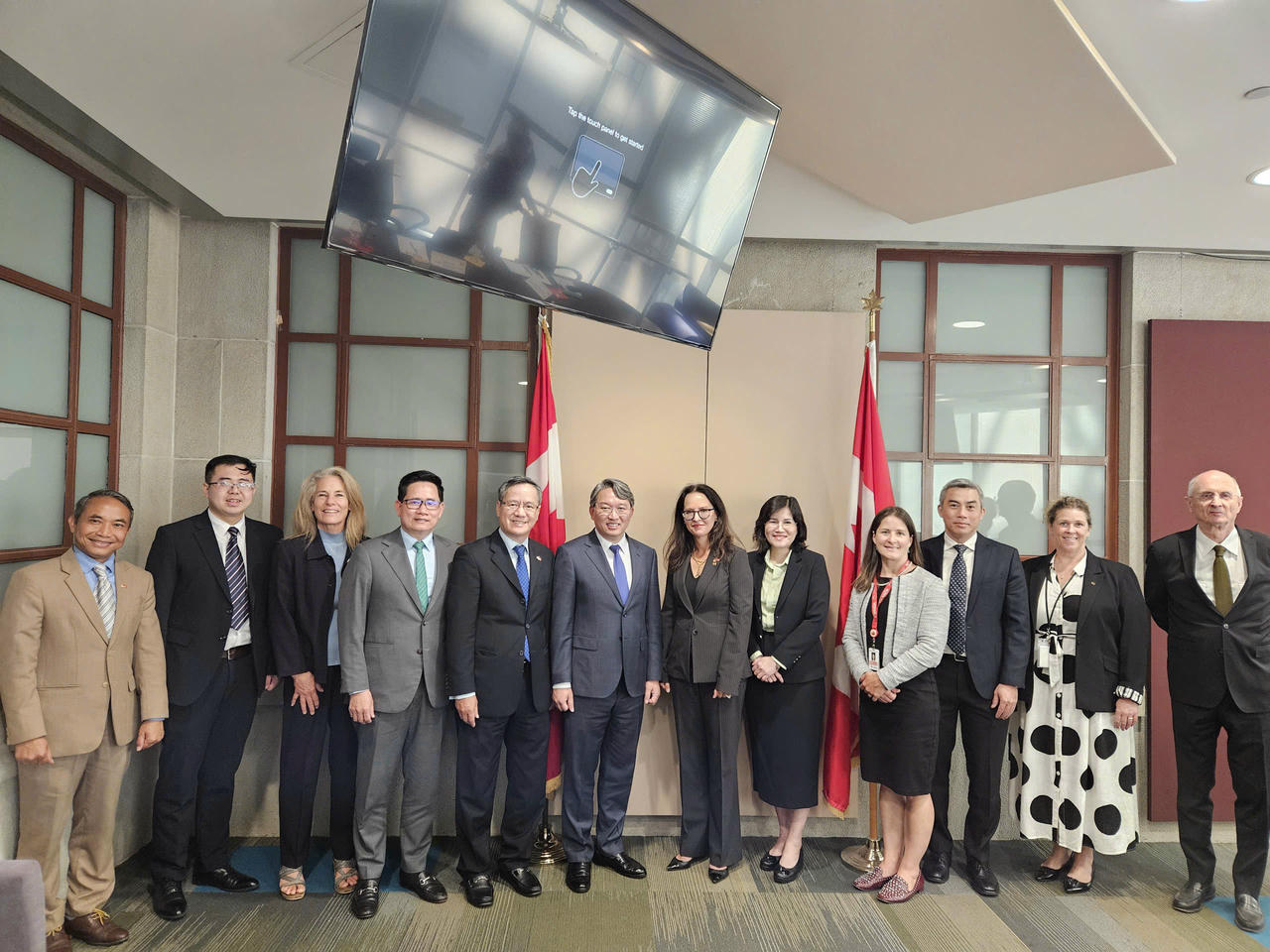 Bộ trưởng Nguyễn Hải Ninh hội đàm với Thứ trưởng Bộ Tư pháp Canada