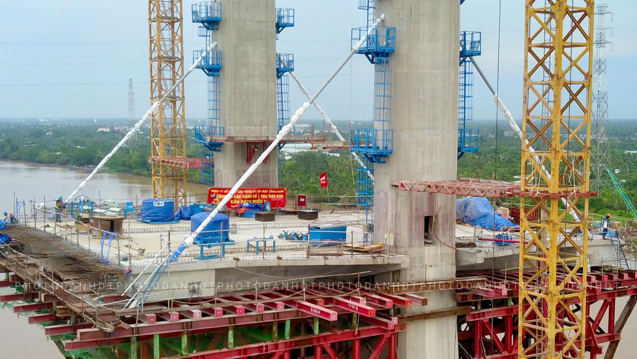 Hoàn thành kéo cáp dây văng số 1. Ảnh: NguyendanhĐT