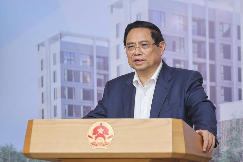 Thủ tướng Phạm Minh Chính chỉ đạo xây dựng, trình Chính phủ dự thảo Nghị định về quỹ nhà ở quốc gia, nâng ngưỡng thu nhập được mua nhà xã hội theo hướng phù hợp hơn, xây dựng chỉ số đo lường, đánh giá kết quả phát triển nhà ở xã hội theo tháng, quý, năm gắn với đánh giá cán bộ - Ảnh: VGP/Nhật Bắc