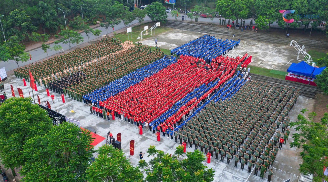 Toàn cảnh điểm cầu Phú Thọ đặt tại Trường Đại học Hùng Vương.