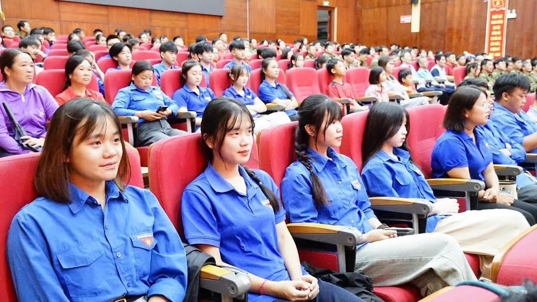 Trong không khí phấn khởi, toàn thể người tham gia đã khoác trên mình chiếc áo đỏ sao vàng, cùng hướng về nhà văn hóa các dân tộc Bắc Hà . Tại đây mọi người đã theo dõi lễ thượng cờ tại quảng trường Ba Đình- Hà Nội, hát vang Quốc ca và đồng loạt xuất phát, hòa nhịp vào dòng người trên khắp cả nước. Chương trình không chỉ mang ý nghĩa thể thao rèn luyện sức khỏe mà còn là lời hiệu triệu tinh thần đoàn kết, yêu nước, khát vọng phát triển và trách nhiệm công dân trong giai đoạn mới.