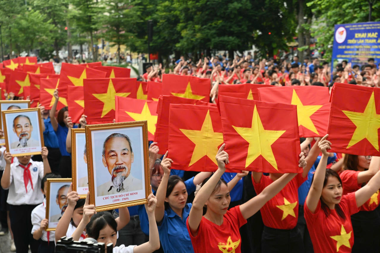 Lễ chào cờ 'Tôi yêu Tổ quốc tôi' - từ Cột cờ Lũng Cú đến Mũi Cà Mau