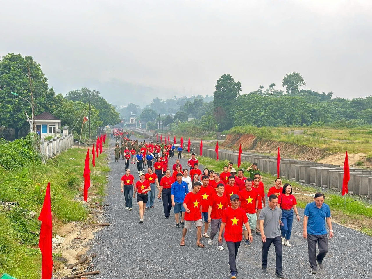 Hoạt động “Cùng Việt Nam tiến bước” tại xã Tằng Loỏng đã khẳng định tinh thần đoàn kết, sức mạnh ý chí và niềm tự hào dân tộc, góp phần tạo nên khí thế mới, động lực mới, sẵn sàng chào đón kỷ nguyên phát triển mới của quê hương, đất nước.