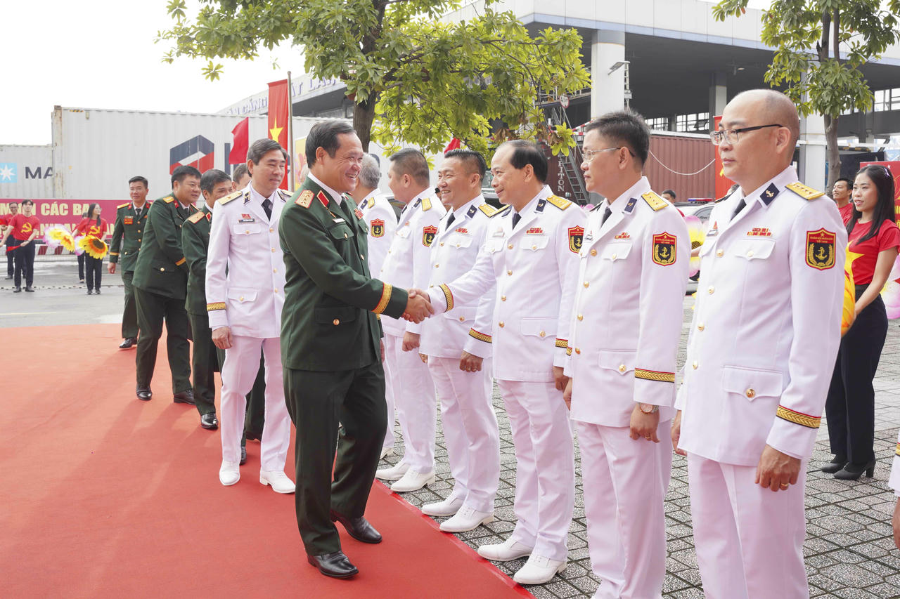 Lãnh đạo Binh đoàn 20 đón đồng chí Thượng tướng Vũ Hải Sản