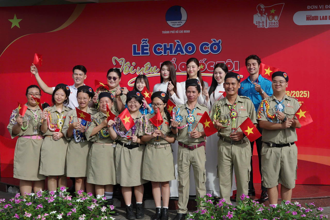 Lễ chào cờ “Tôi yêu Tổ quốc tôi” là chặng 2 trong Hành trình "Tôi yêu Tổ quốc tôi" với tên gọi Hành trình “Tự hào bản hùng ca dân tộc” diễn ra từ ngày 27/7 - 19/8/2025. (Ảnh: SV)