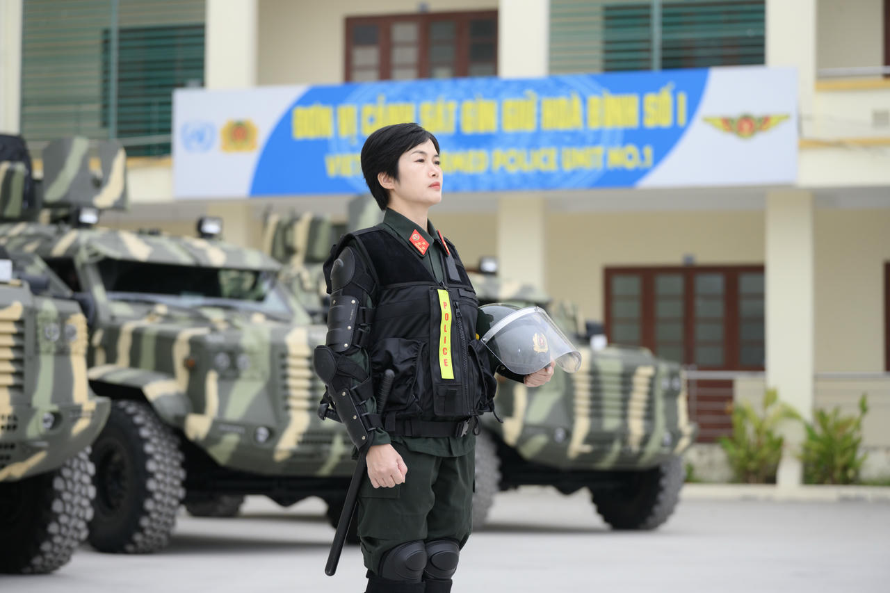 Thượng tá Lương Thị Trà Vinh tự hào khi khoác lên mình màu áo Công an nhân dân.
