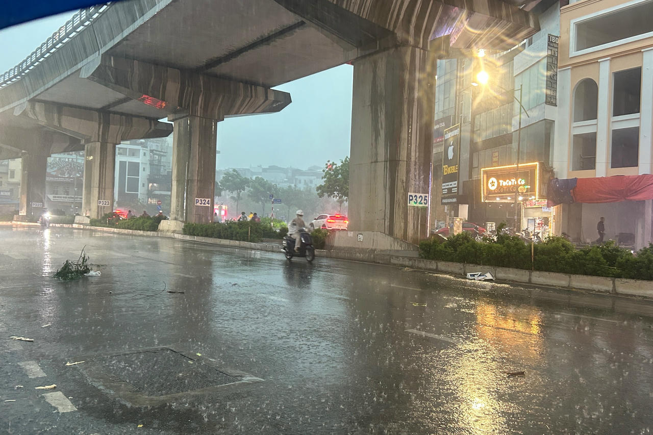 Thời tiết ngày 17/8: Bắc Bộ mưa lớn, nguy cơ ngập úng, lũ quét, sạt lở đất Thời tiết ngày 17/8: Bắc Bộ mưa lớn, nguy cơ ngập úng, lũ quét, sạt lở đất