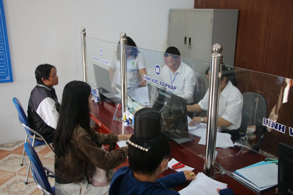 Đa số cán bộ tư pháp xã đều chia sẻ khó khăn về việc vướng mắc trong sử dụng phần mềm đăng ký, quản lý hộ tịch phục vụ vận hành chính quyền địa phương 2 cấp.