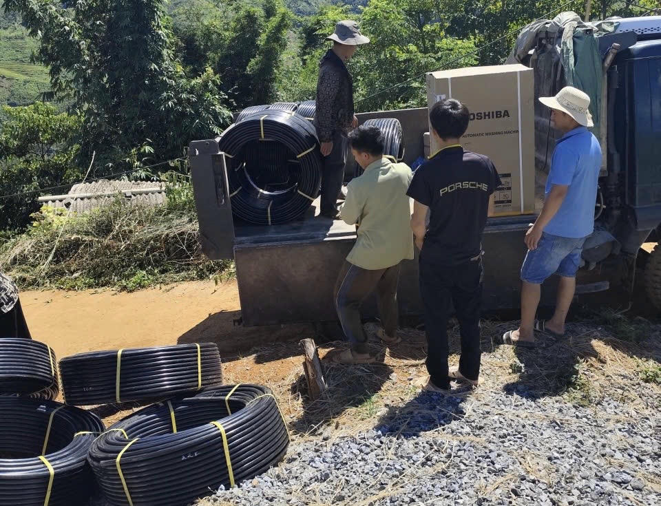 Mô hình “Nước sạch cùng em đến trường”  tại điểm trường Chống Chùa có chiều dài đường nước hơn 3km.