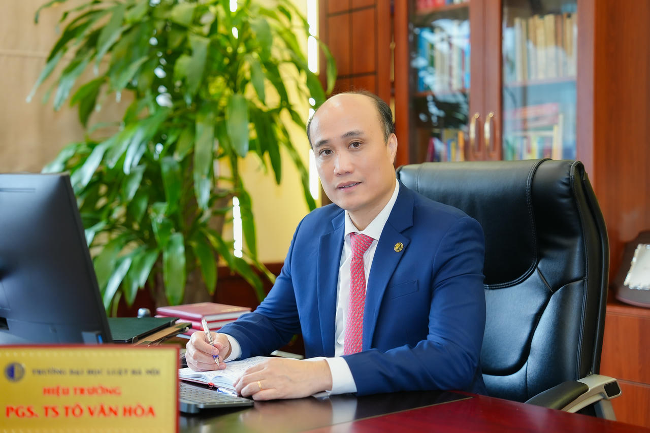 PGS.TS Tô Văn Hoà, Hiệu trưởng Trường Đại học Luật Hà Nội