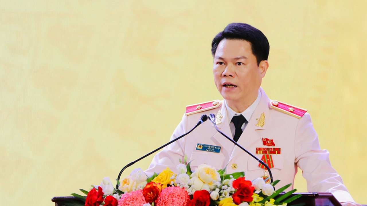 Thiếu tướng Nguyễn Hữu Mạnh - Ủy viên Ban Thường vụ Tỉnh ủy, Giám đốc Công an tỉnh Ninh Bình phát biểu tại Lễ kỷ niệm (Ảnh: Trần Ích)