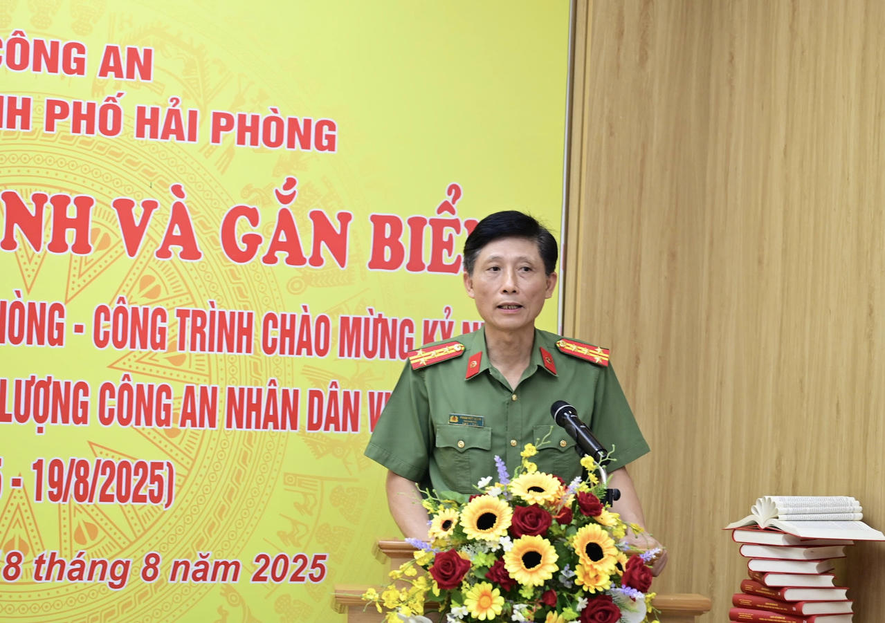 Đại tá Phạm Viết Dũng - Phó  Giám  đốc  Công  an  thành phố Hải Phòng phát  biểu tại buổi Lễ khánh thành.