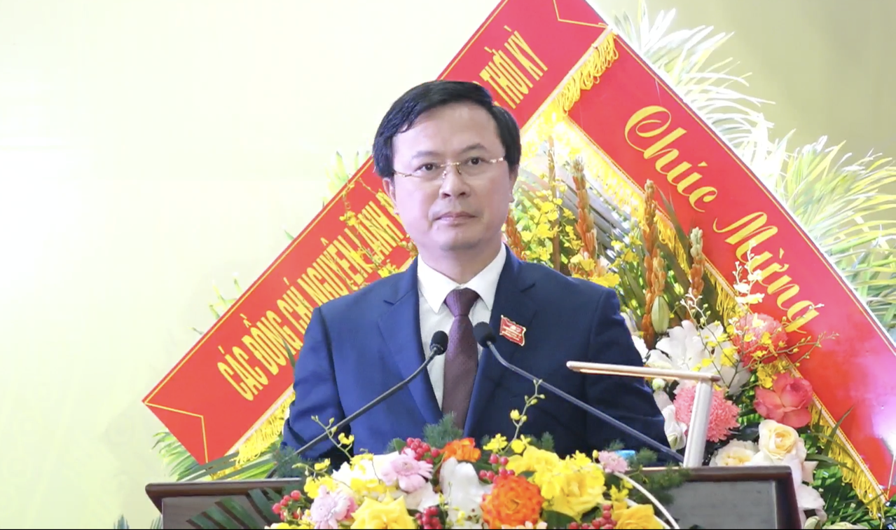 Ông Nguyễn Minh Hồng, Bí thư Đảng ủy, Chủ tịch Hội đồng Nhân dân Xã Tây Phương phát biểu tại Đại hội.