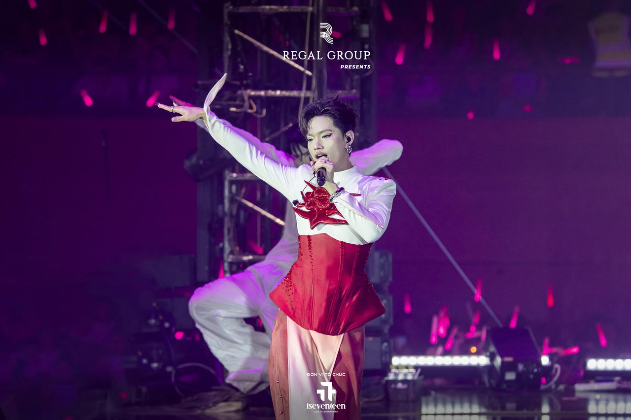 Pháp Kiều “slay” hết cỡ với thần thái cuốn hút.