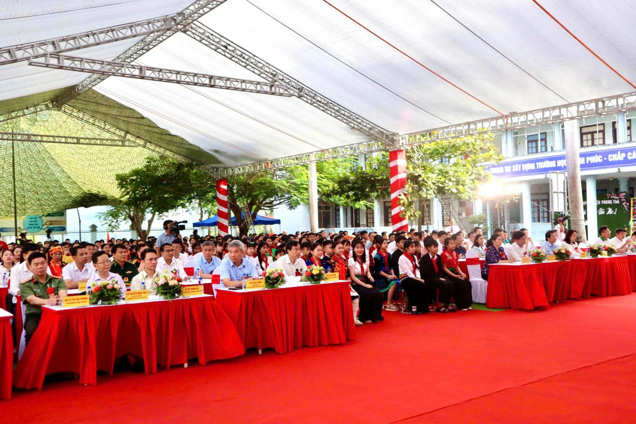 Các đại biểu tham dự Lễ khởi công.