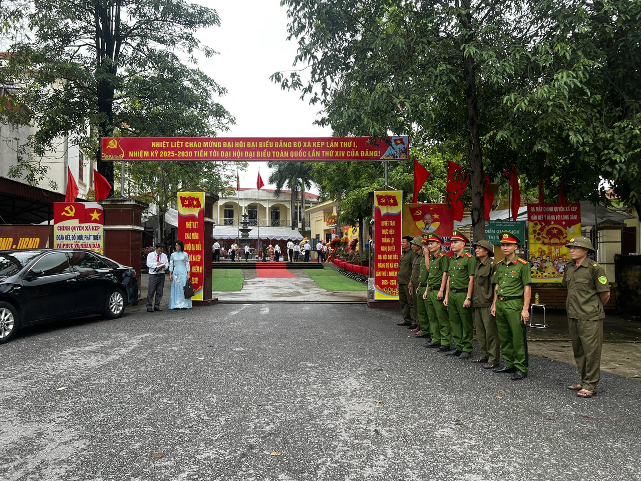 Lực lượng Công an xã Kép triển khai nhiệm vụ đảm bảo Công tác an toàn cho Đại hội.