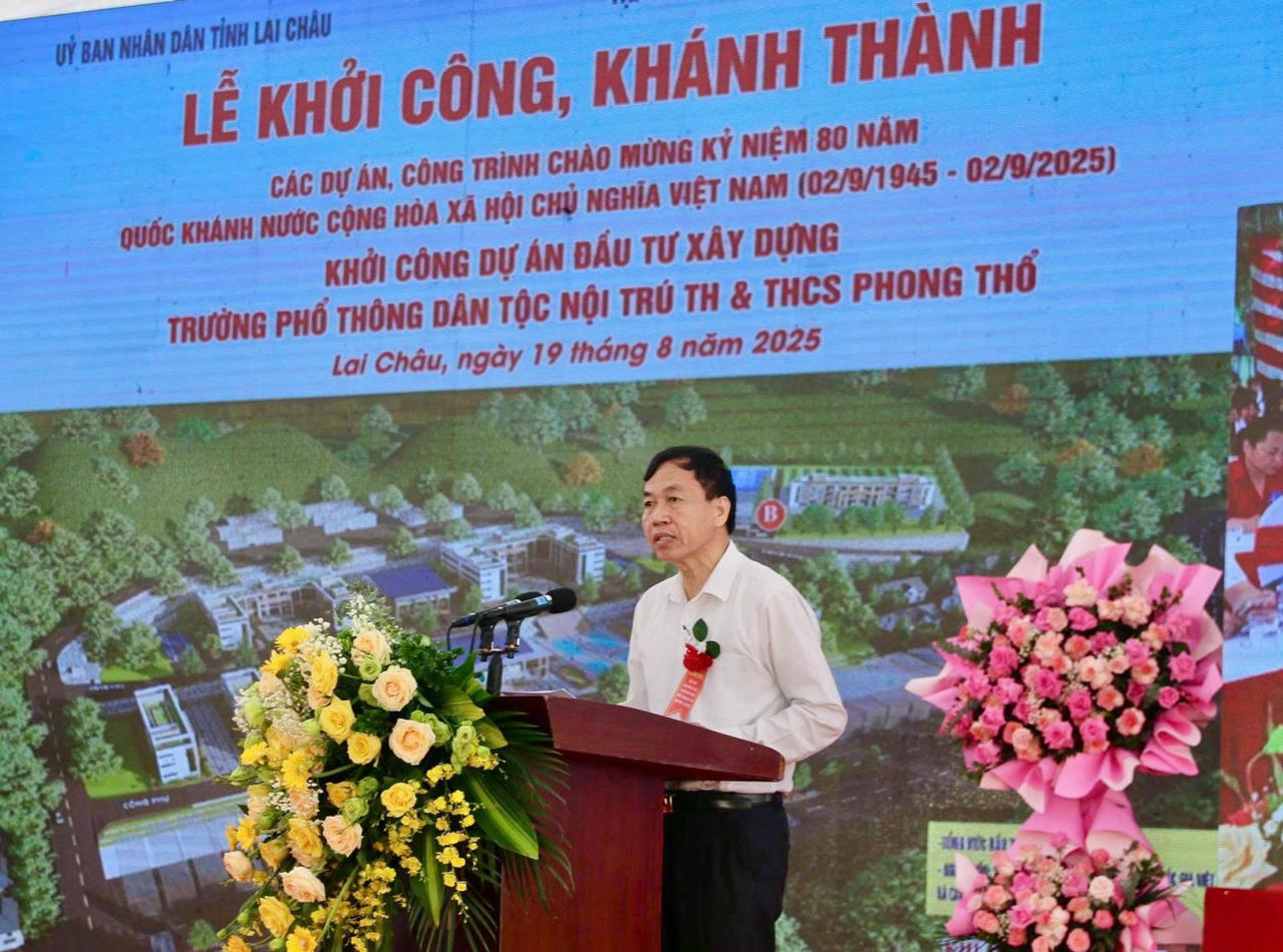 Ông Lê Văn Lương phát biểu tại buổi lễ.