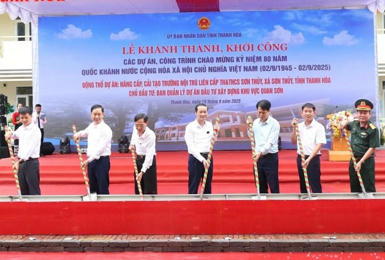 Động thổ Trường Nội trú liên cấp Tiểu học - THCS Sơn Thủy có quy mô 30 lớp, 750 học sinh với tổng mức đầu tư khoảng 115 tỷ đồng.