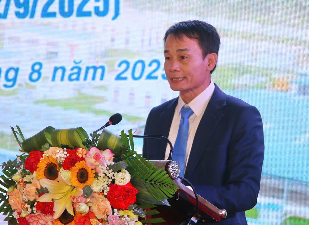 Ông Tằng Văn Thanh, Giám đốc Ban Quản lý Dự án ODA tỉnh Sơn La là đơn vị được giao làm chủ đầu tư phát biểu tại Lễ khánh thành.