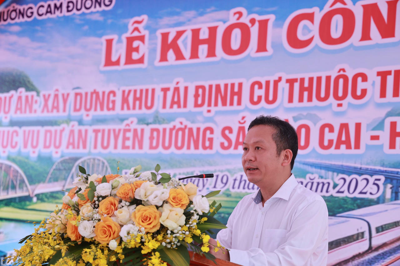 Bí thư Đảng ủy phường Lào Cai Nguyễn Quốc Huy phát biểu tại Lễ khởi công.