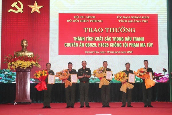 Trao thưởng lực lượng Bộ đội Biên phòng triệt phá hai chuyên án ma túy xuyên quốc gia Trao thưởng lực lượng Bộ đội Biên phòng triệt phá hai chuyên án ma túy xuyên quốc gia