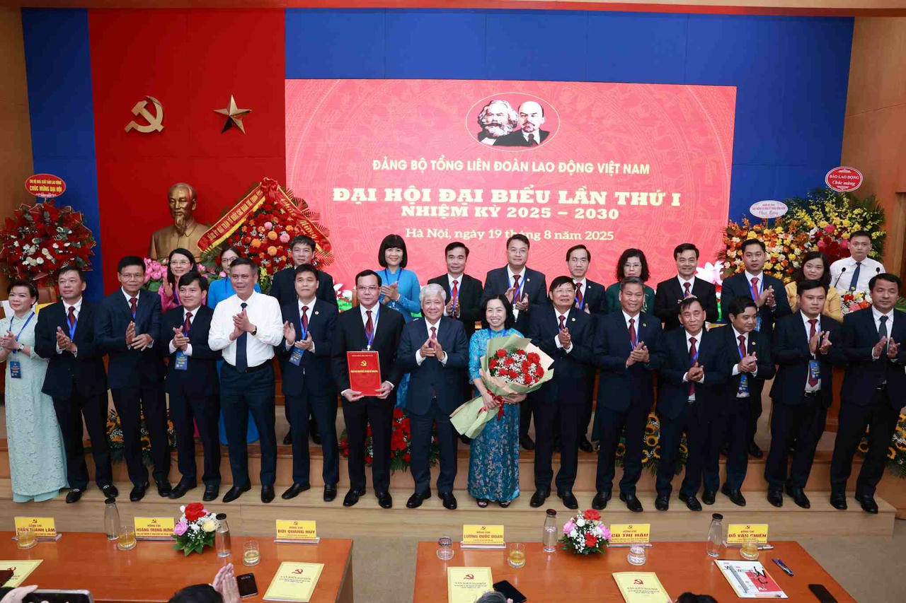 Đảng bộ Tổng Liên đoàn Lao động Việt Nam: Cần thực hiện thật tốt 
công tác chính trị, tư tưởng