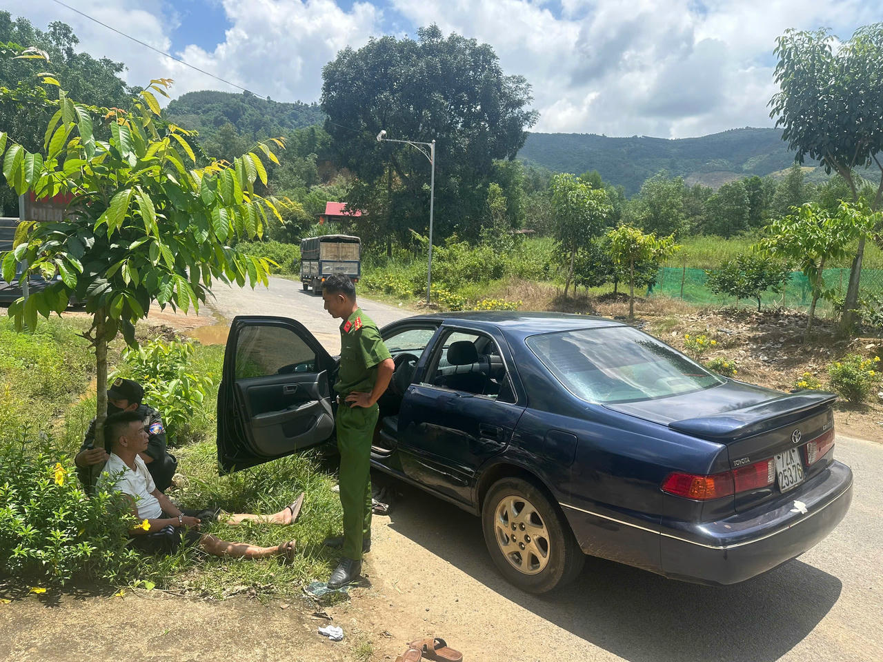 Cảnh sát truy đuổi 30 km khống chế nhóm đối tượng trộm cắp