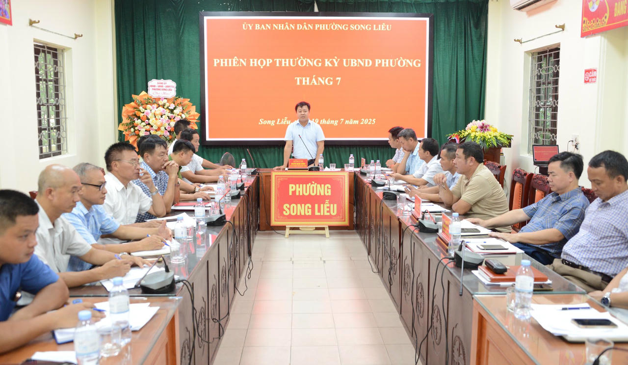 Sau khi bỏ cấp huyện, toàn bộ các chỉ đạo, điều hành từ cấp tỉnh được triển khai trực tiếp xuống phường khiến khối lượng công việc đổ dồn về cơ sở, đòi hỏi cán bộ phải nhanh chóng thích nghi và chủ động hơn.