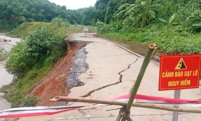 Khu vực sạt lở hồi tháng 7 vừa qua tại suối Son qua bản Sa Ná, bản Son, bản Ché Lầu xã Na Mèo. (Ảnh: Quách Du)