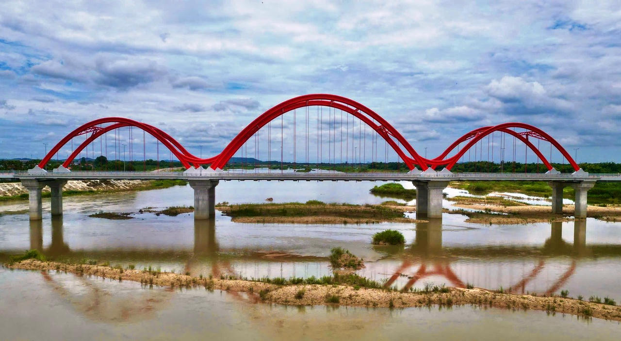 Cầu Phước Lộc bắc qua sông Trà Khúc có tổng mức đầu tư 850 tỷ đồng. 