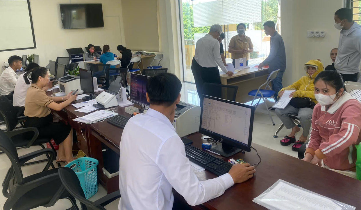 Người dân, nhất là đồng bào dân tộc thiểu số ở Bình Điền cảm nhận rõ sự thay đổi: thủ tục nhanh, ít giấy tờ