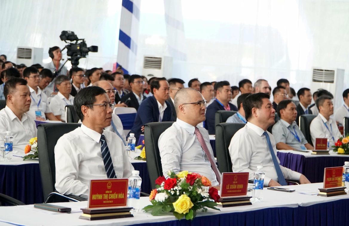 Các đại biểu tham dự Lễ khởi công.