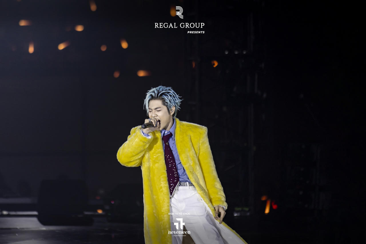 Hiệu ứng ánh sáng và âm thanh giúp Caption Boy thăng hoa trong đêm diễn.