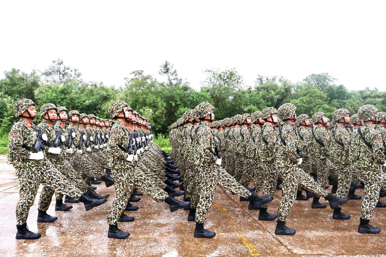 Mỗi nhịp bước chân đồng loạt là kết quả của quá trình rèn luyện bền bỉ, nghiêm túc suốt nhiều tháng qua.