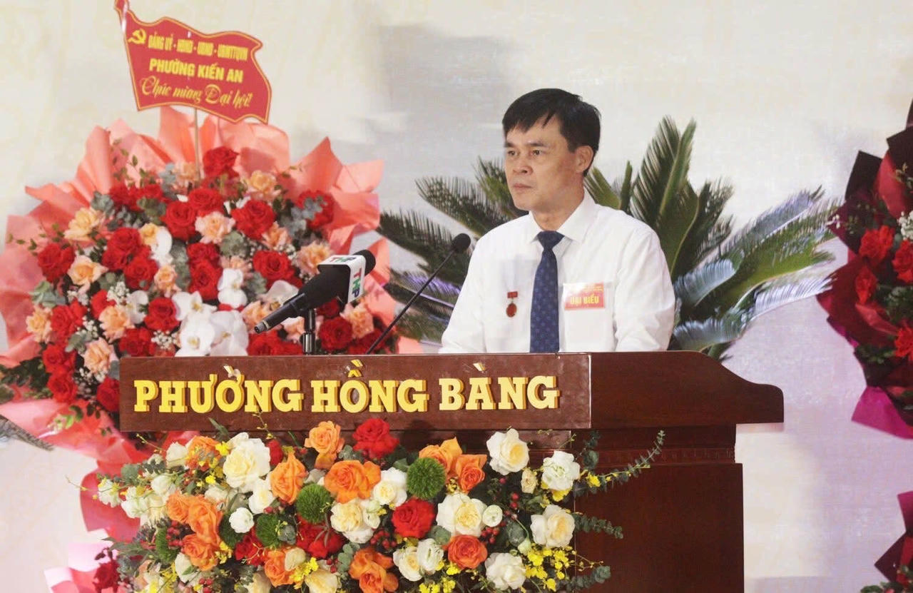 Chủ tịch UBND phường Phạm Văn Đoan phát biểu tại Đại hội.