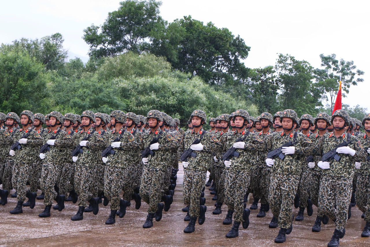 Sau hơn 3 tháng luyện tập, đội hình chiến sĩ đặc công đã đạt độ nhuần nhuyễn, giữ vững sự thống nhất, đều - đẹp.