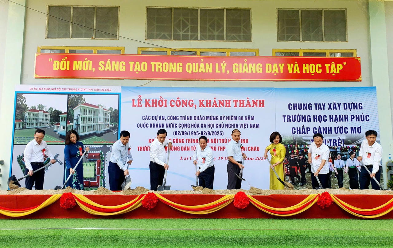 Lễ khởi công Dự án đầu tư xây dựng Nhà nội trú học sinh Trường Phổ thông Dân tộc nội trú THPT tỉnh Lai Châu.