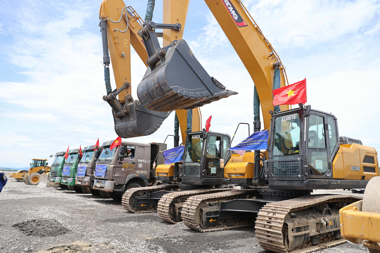 Động thổ Dự án Hạ tầng Khu công nghiệp Vinhomes Vũng Áng. (Ảnh: PV)