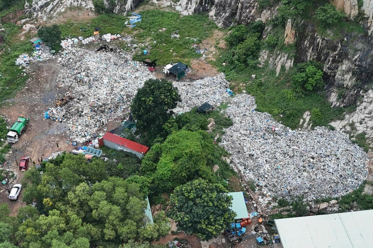 Đổ rác trái phép, Giám đốc Công ty Phương Đông Buiding bị khởi tố