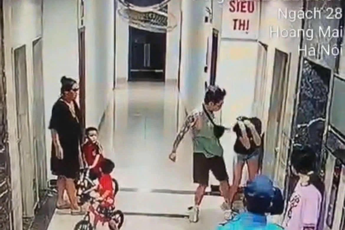 Khởi tố, bắt tạm giam đối tượng hành hung phụ nữ tại chung cư ở Hà Nội