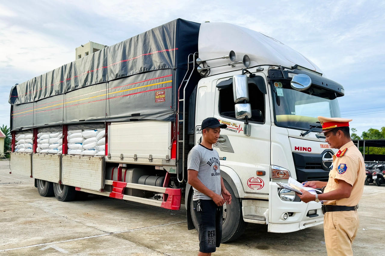 Liên tiếp phát hiện nhiều vụ vận chuyển hàng hóa không rõ nguồn gốc Liên tiếp phát hiện nhiều vụ vận chuyển hàng hóa không rõ nguồn gốc