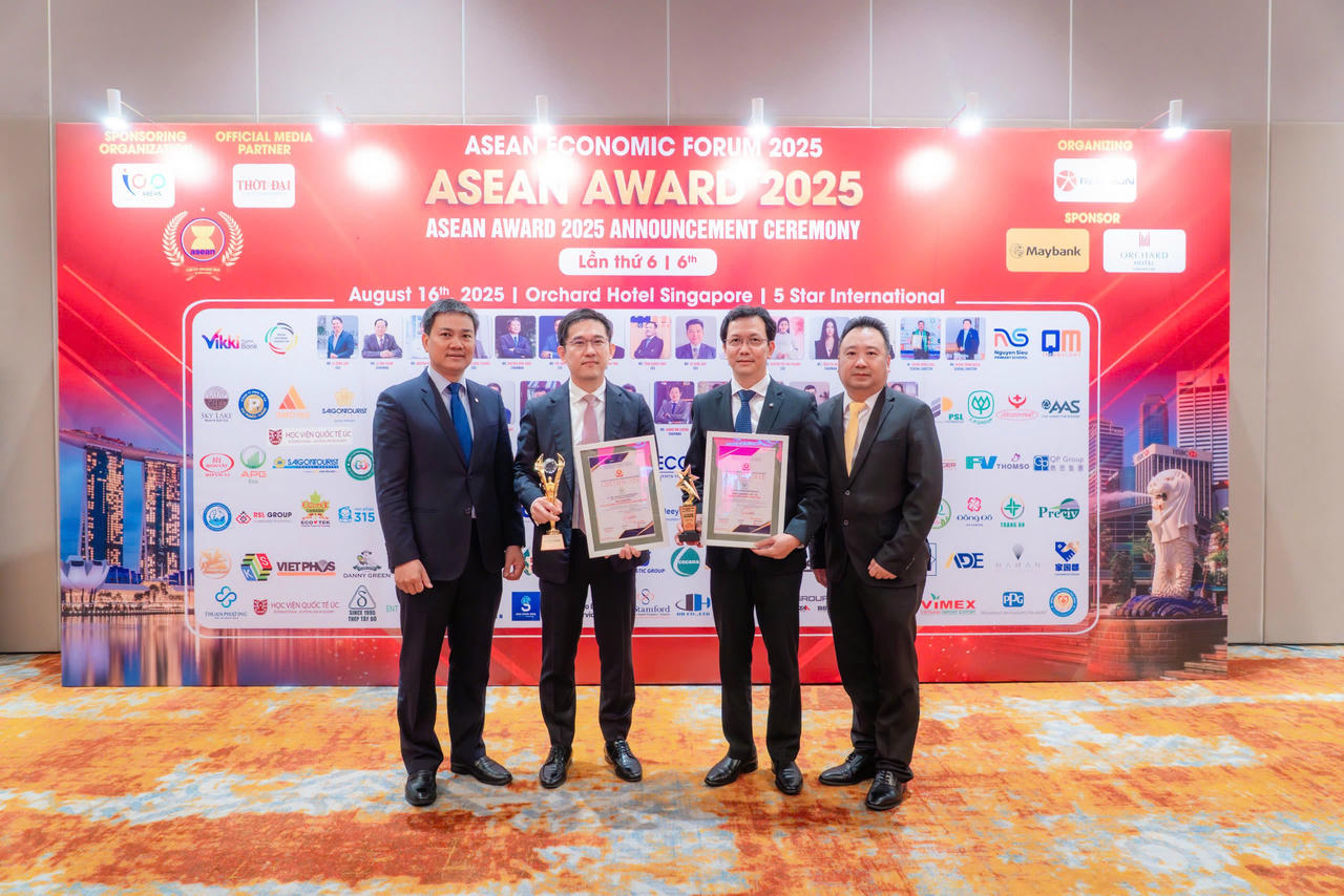 Ban lãnh đạo C.P. Việt Nam tại buổi lễ trao giải