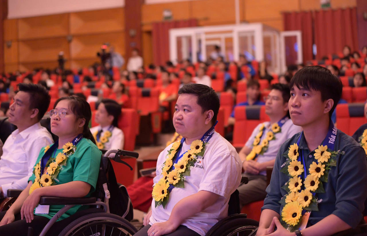 Các gương mặt Tỏa sáng Nghị lực Việt 2025 (Ảnh: Đ.Hải)