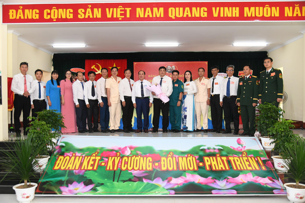 Ban Chấp hành Đảng bộ Đặc khu Thổ Châu ra mắt Đại hội.